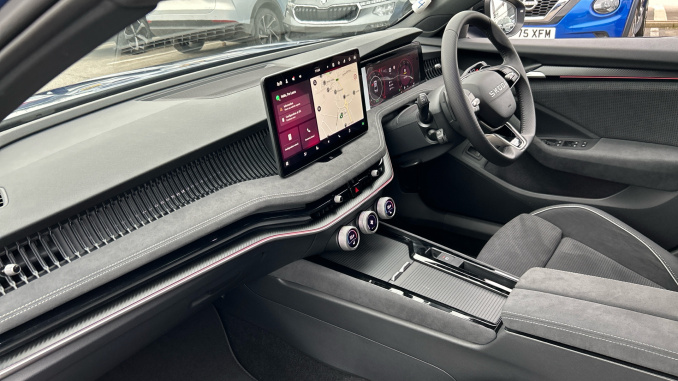 Skoda Superb 1.5 TSI e-TEC Sportline 5dr DSG Petrol Hatchback - Image 2